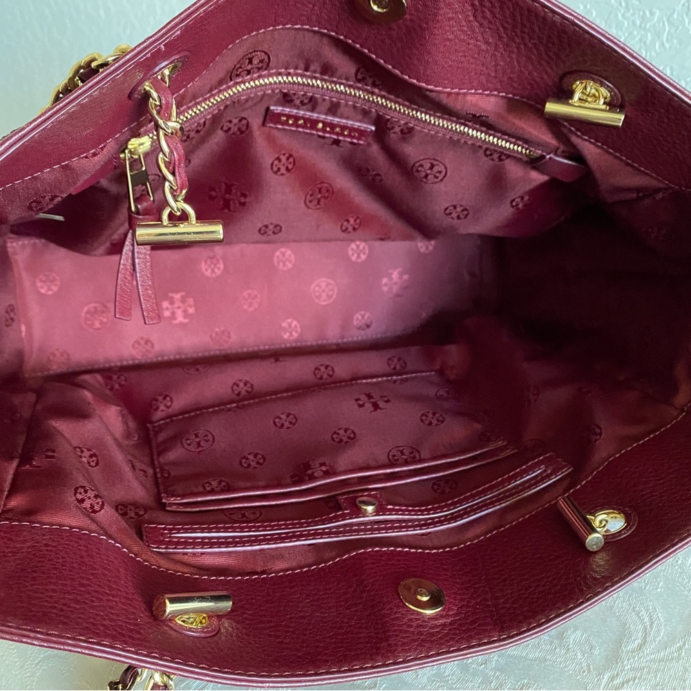 Tory Burch burgundy quilted Bryant chain strap Tote bag - Picture 10 of 11